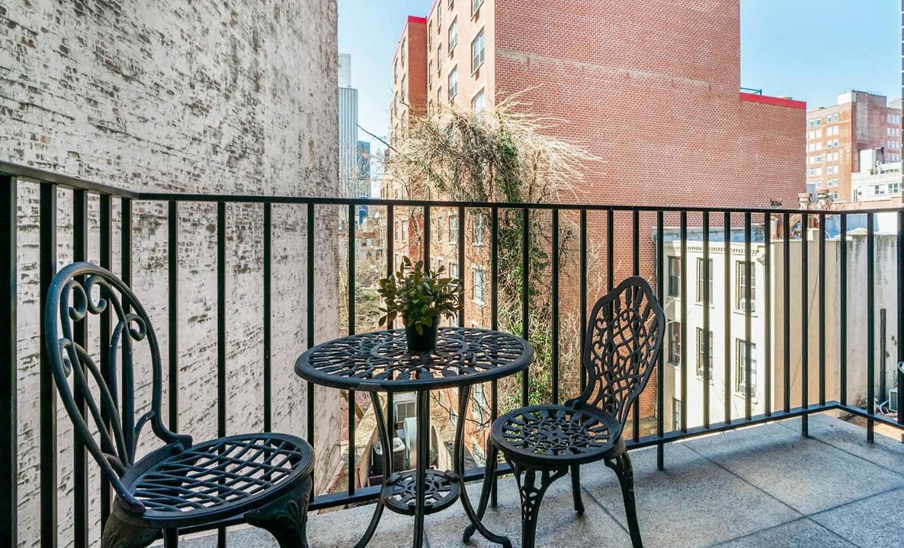 Apartment 809-4b Balcony W D Prime Location *