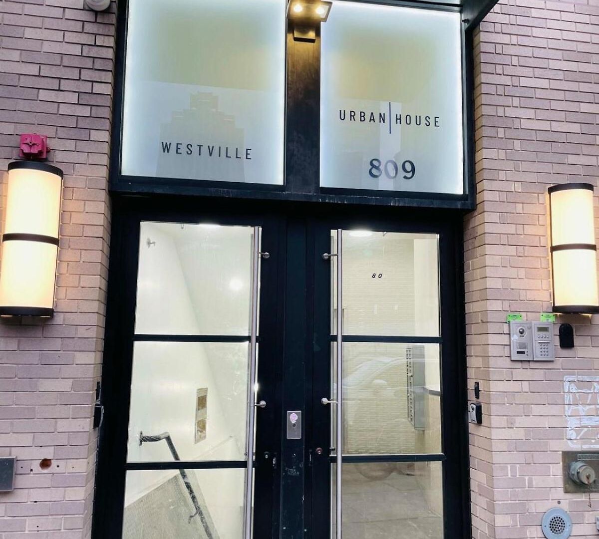 809-4b Balcony W D Prime Location Apartment New York