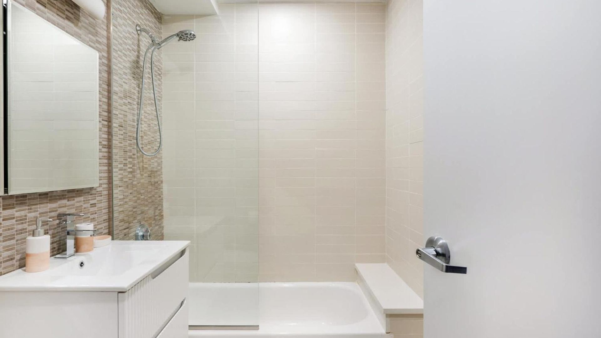 809-4b Balcony W D Prime Location New York