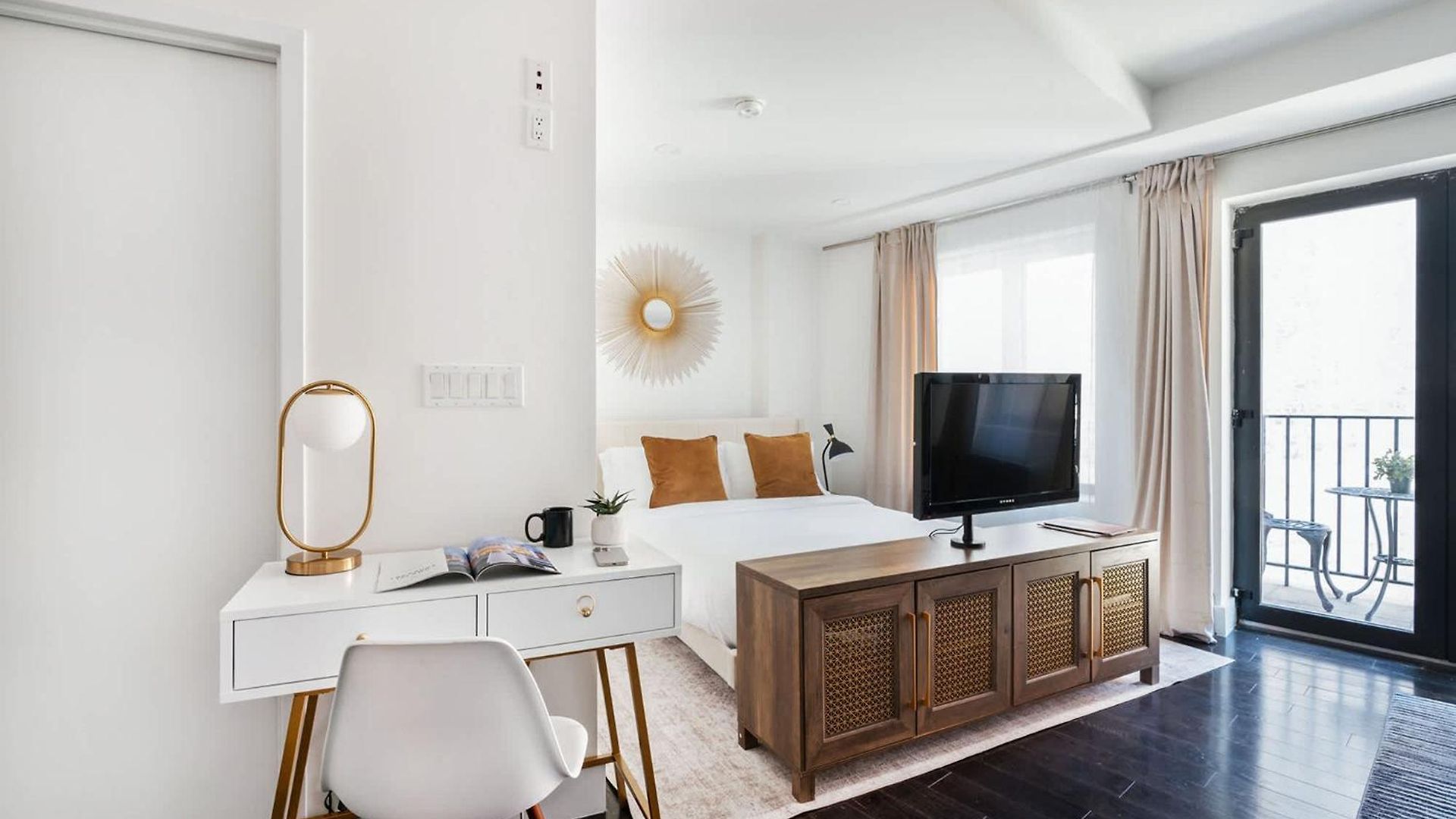 Apartment 809-4b Balcony W D Prime Location *