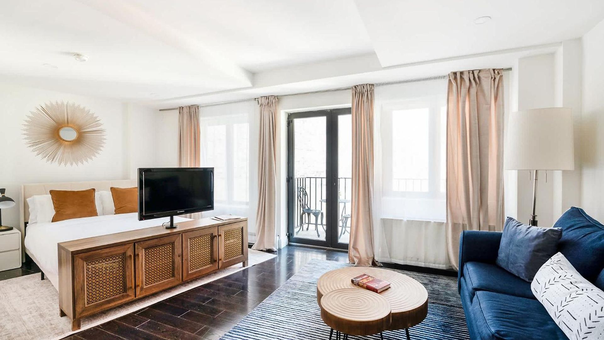 809-4b Balcony W D Prime Location *