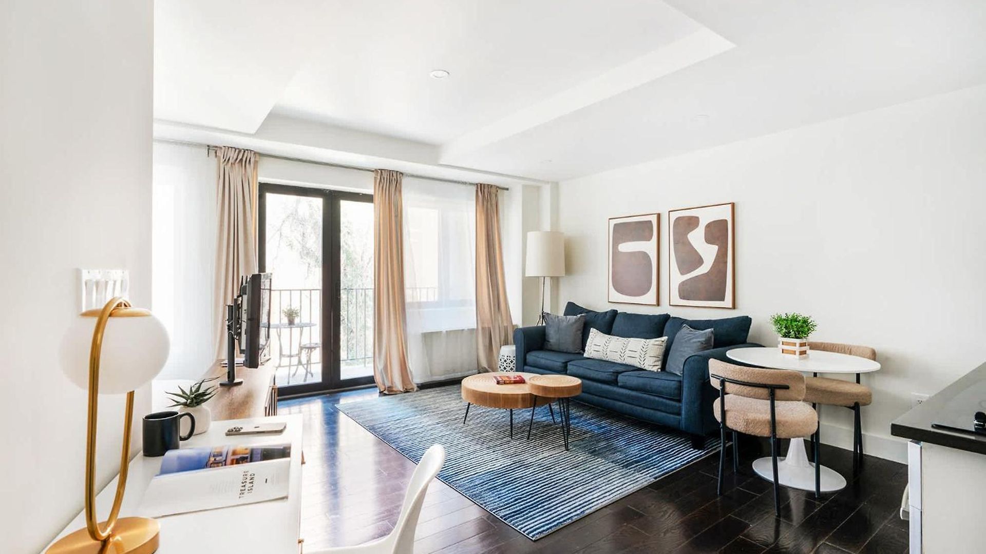 809-4b Balcony W D Prime Location