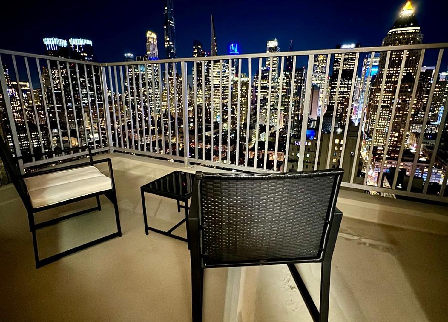 Apartment Midtown High Floor Fantastic Panoramic View Corner 2 Bedroom *