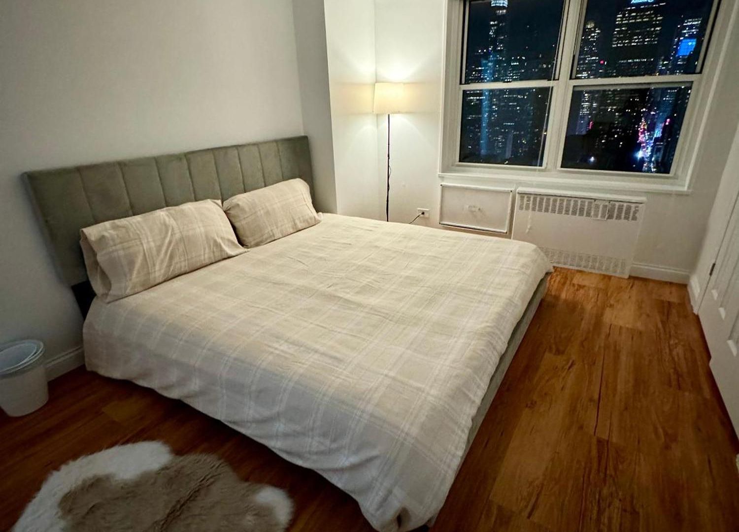 Midtown High Floor Fantastic Panoramic View Corner 2 Bedroom Apartment *