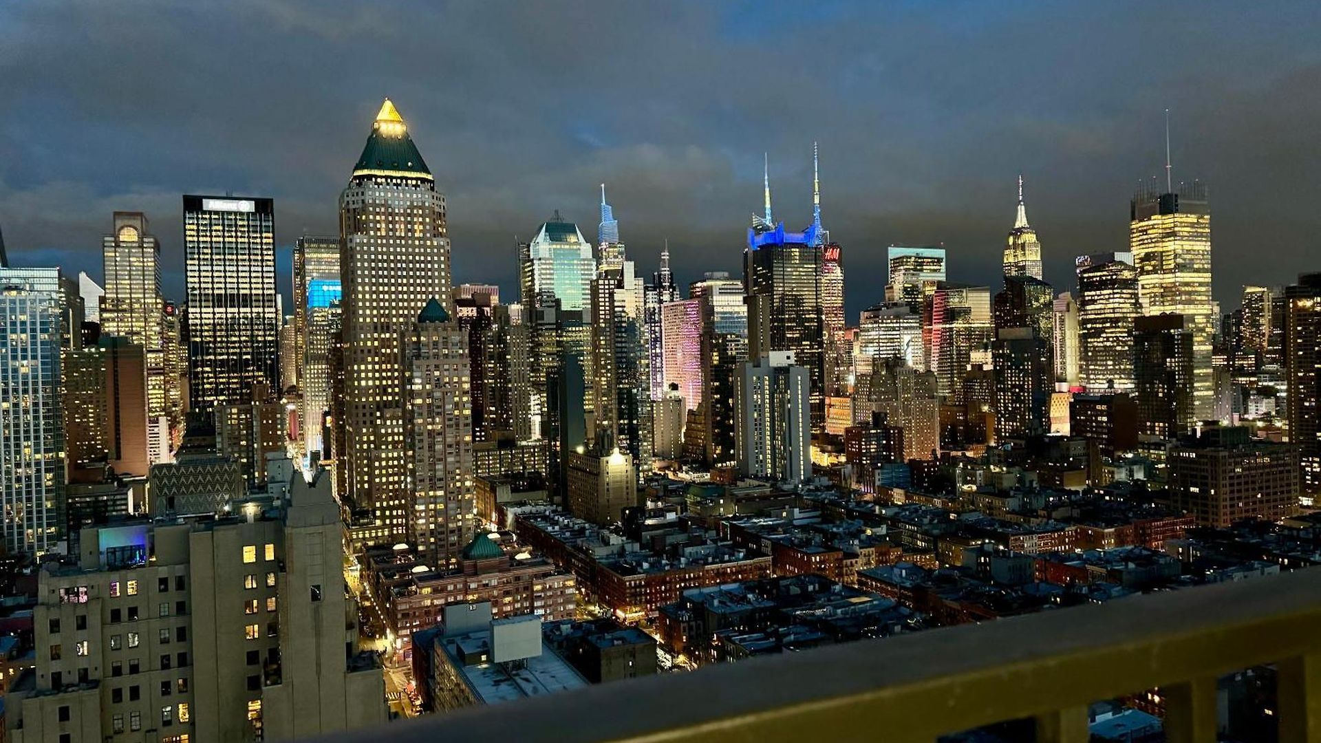 Midtown High Floor Fantastic Panoramic View Corner 2 Bedroom Apartment