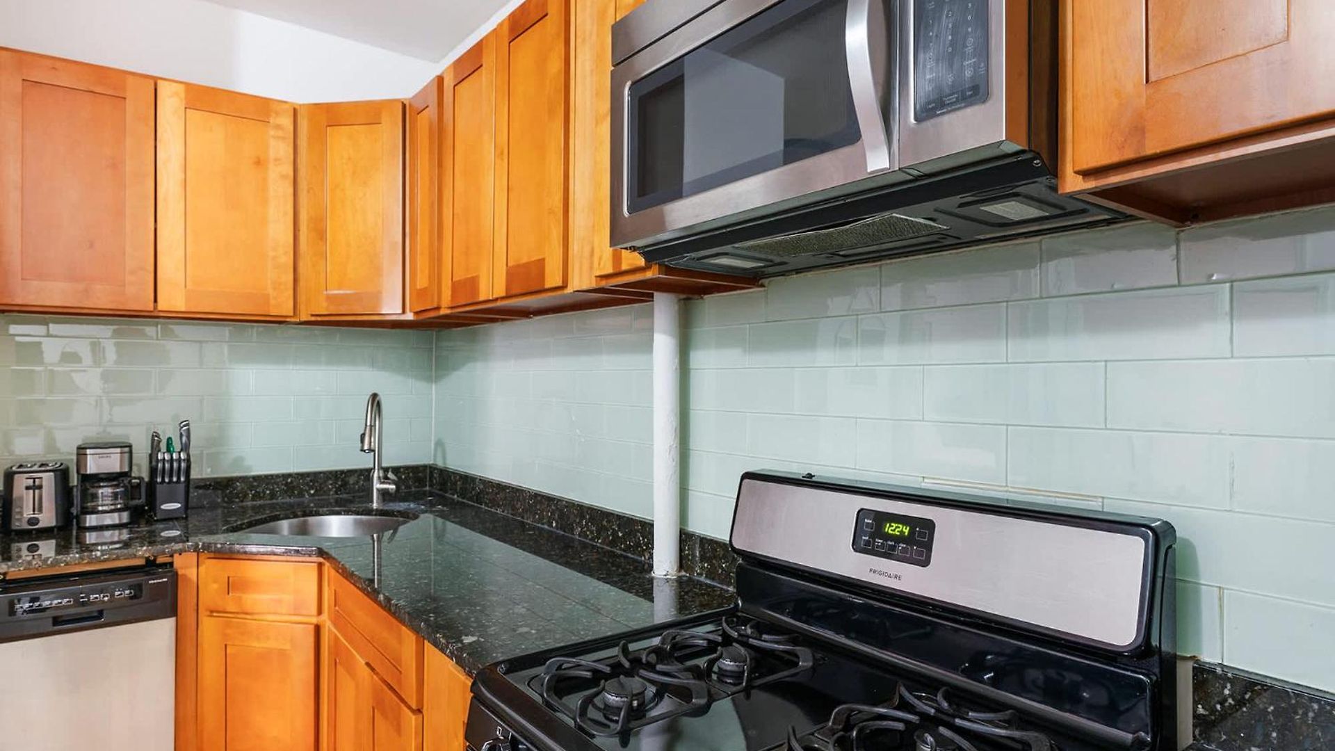 102-1a Value 2br Near Park Apartment New York