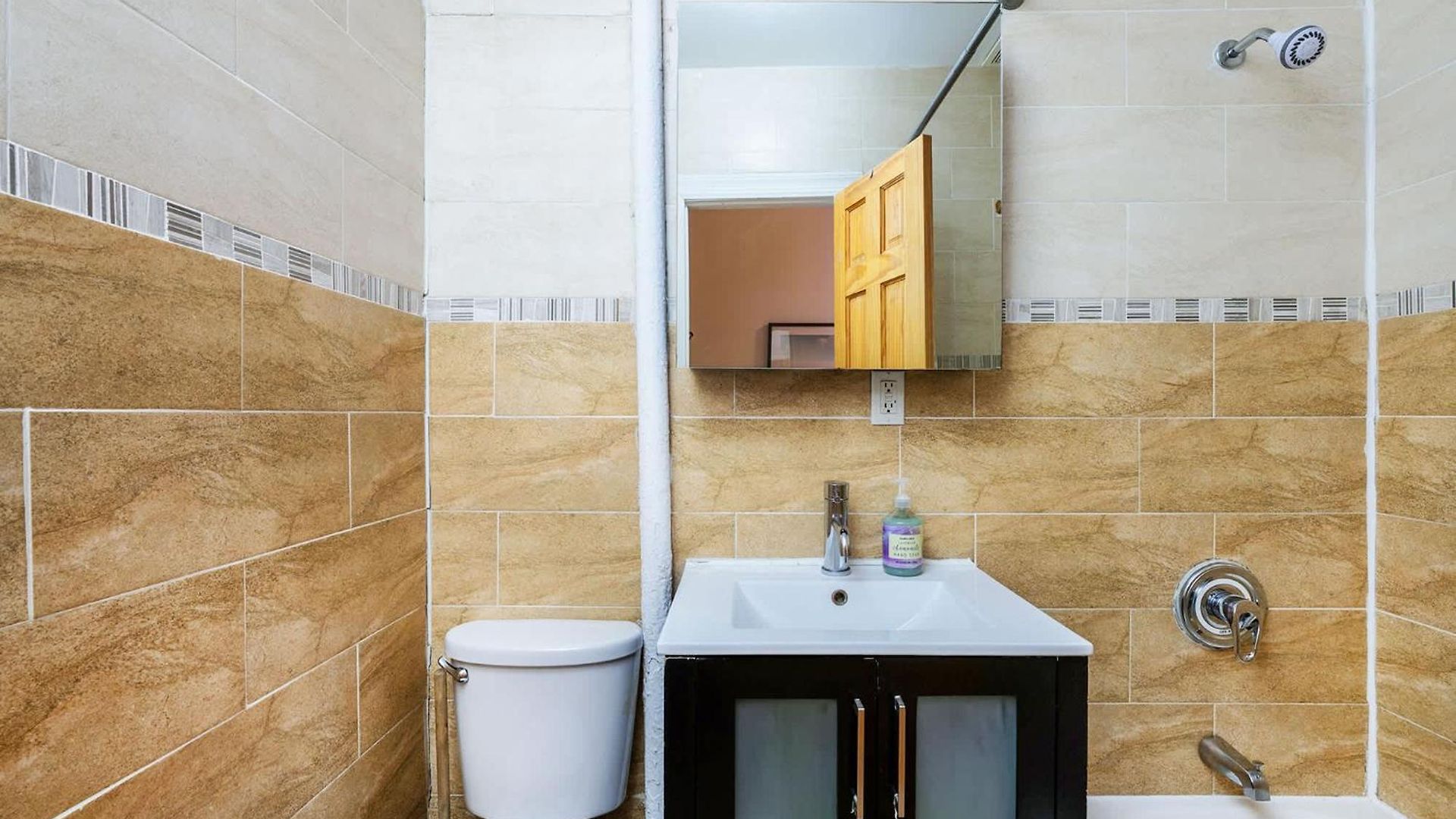 102-1a Value 2br Near Park Apartment *