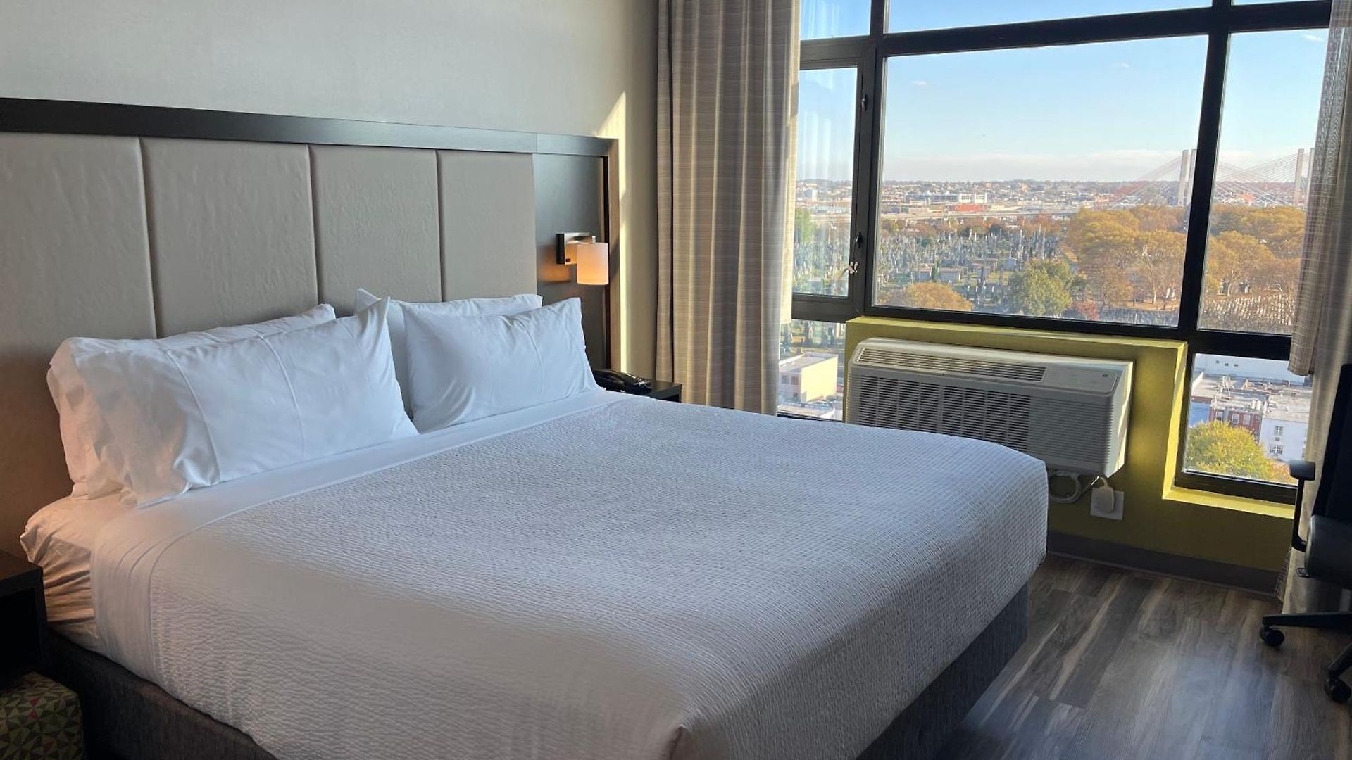 Express Long Island E - By Ihg Hotel 3*