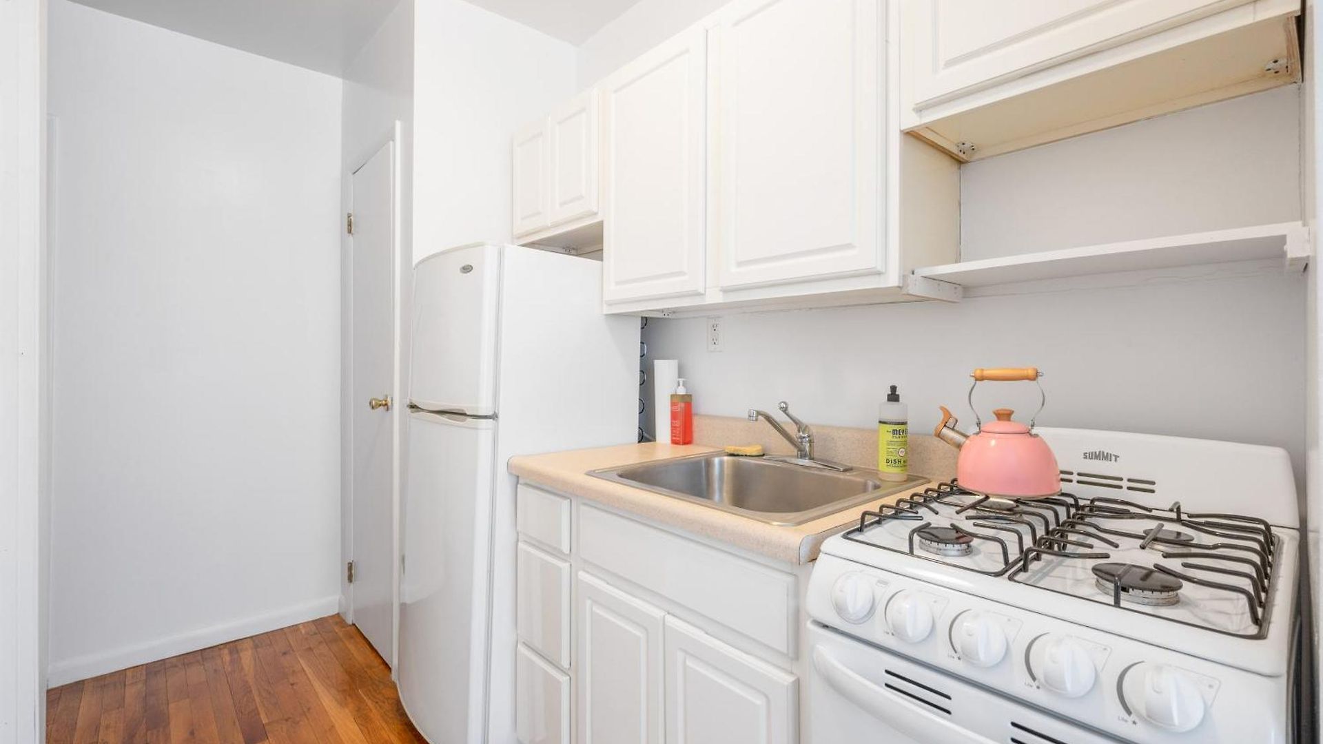 Lovely Near Park Apartment *