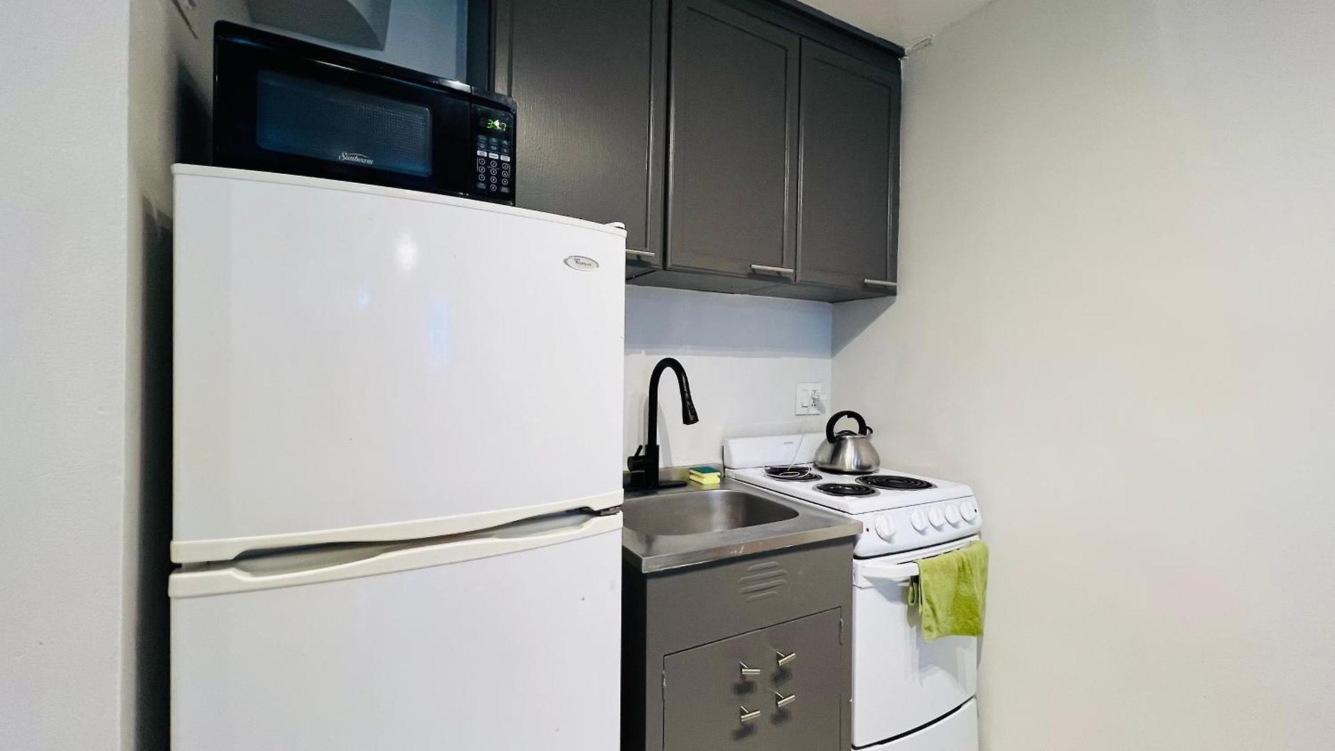 The Midtown Modern Apartment