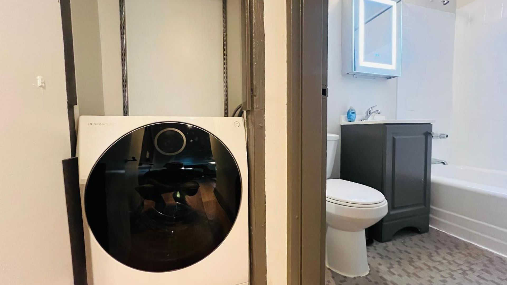 The Midtown Modern Apartment *