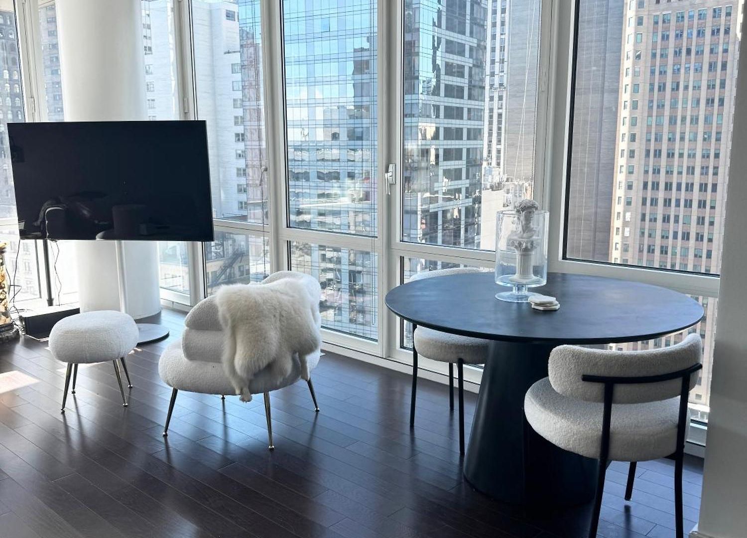 Stylish 3br Luxury Retreat In The Heart Of Fidi *