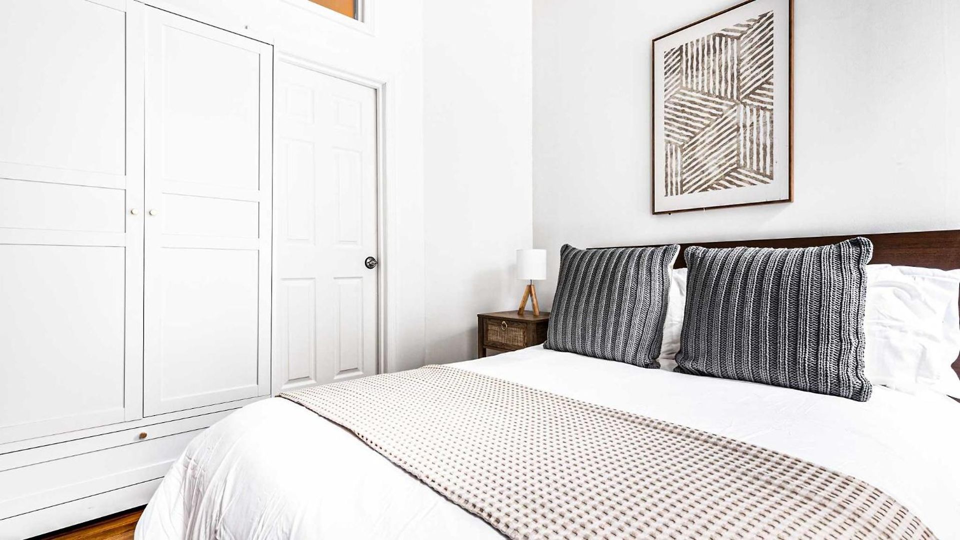 Stylish & Comfy 4bdr & 1bth In Midtown Manhattan Apartment New York
