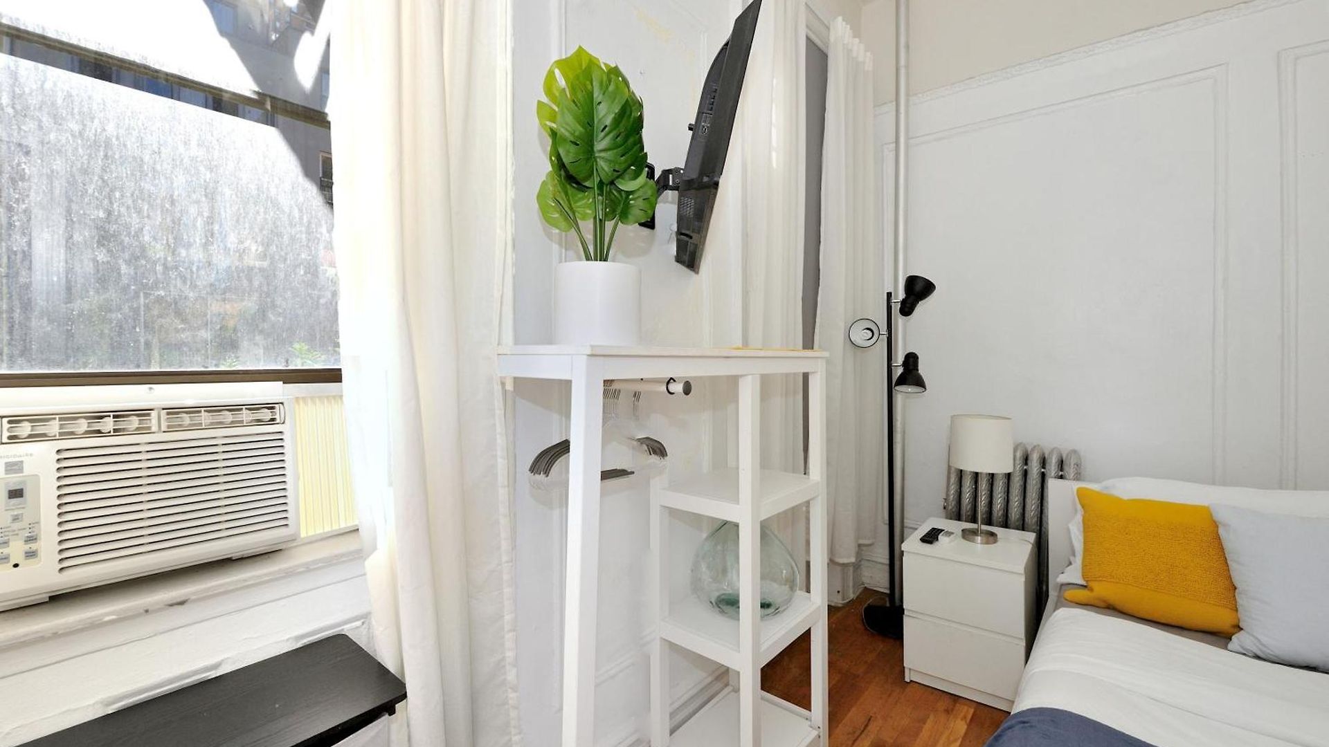 Midtown West Furnished 3br Apartment