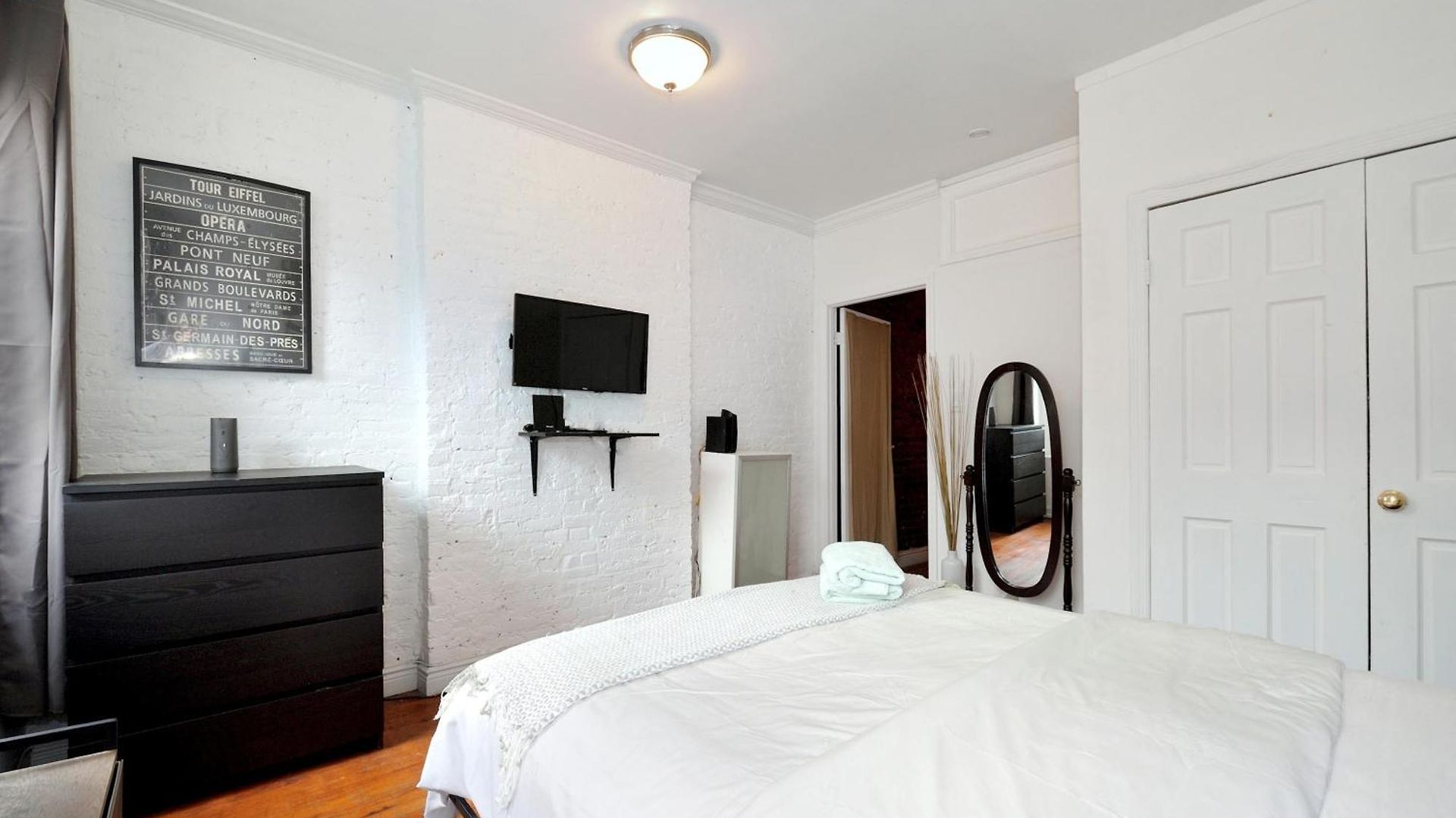 Charming 2br Near Times Square New York