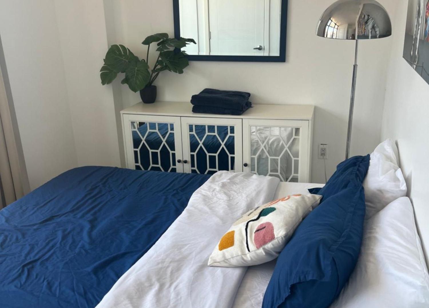 Luxury In Little Italy 2 Bedroom Private Balcony Apartment