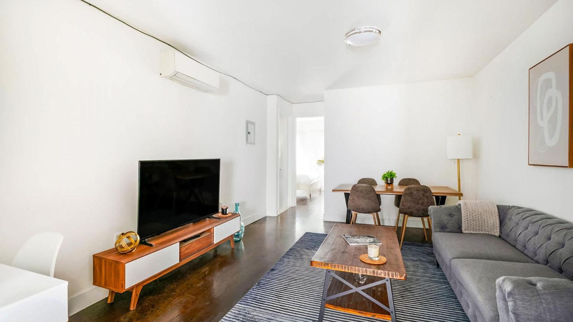 39-3 Newly Renovated 3 Bedroom Prime Midtown Sleeps 6 New York