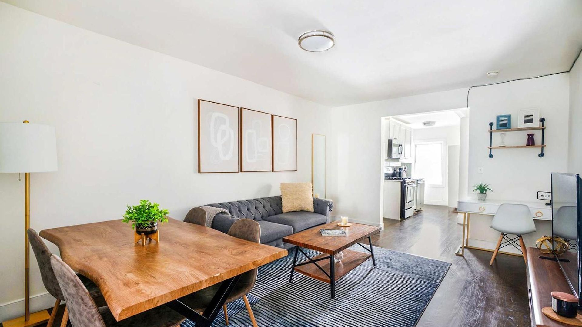 Apartment 39-3 Newly Renovated 3 Bedroom Prime Midtown Sleeps 6 *
