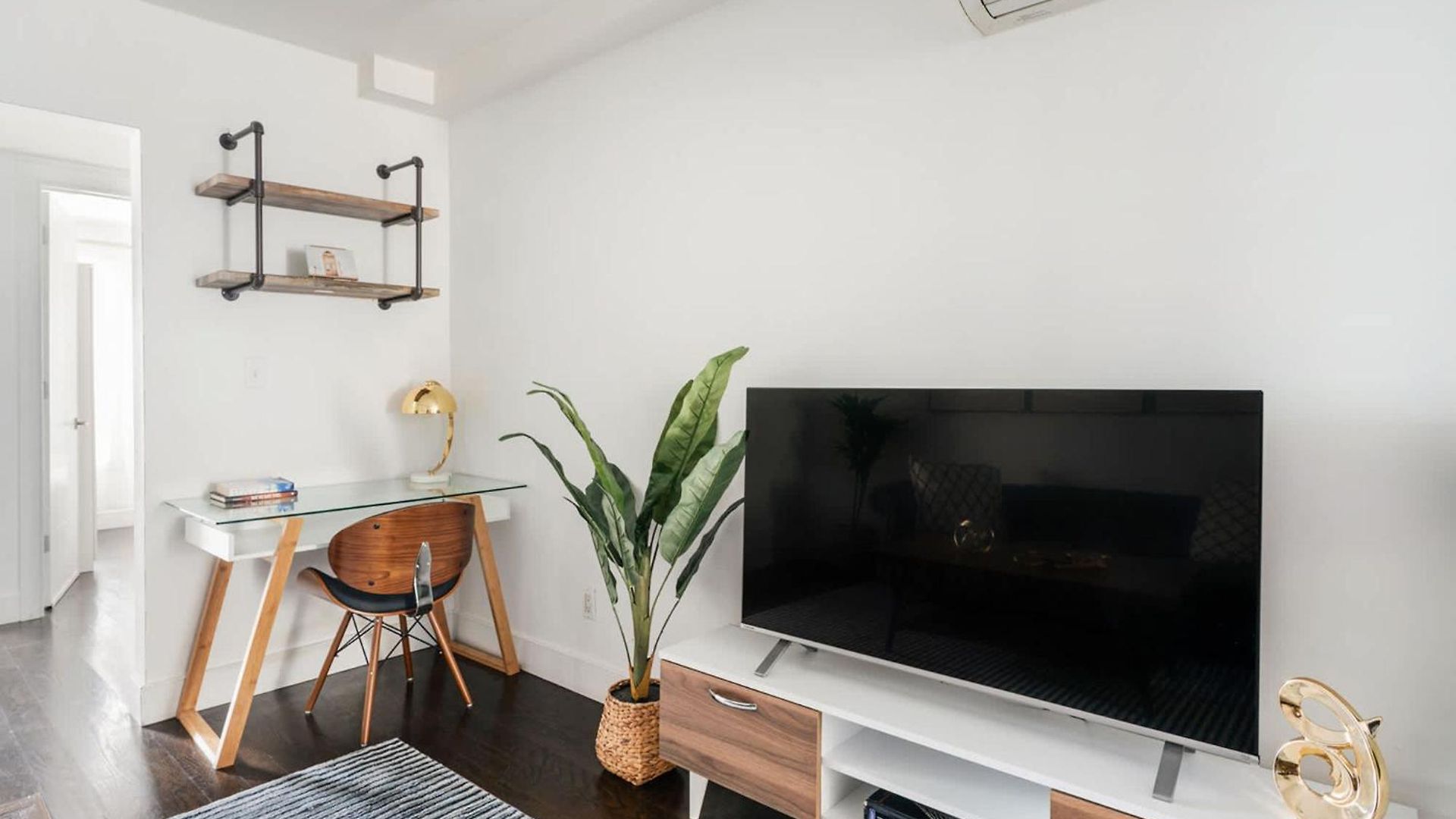 39-2 Renovated 3br Prime Hudson Yards Area Apartment *