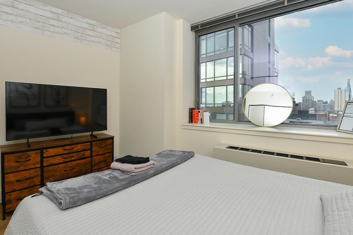 Modern Times Square 1 Bedroom Retreat * New York