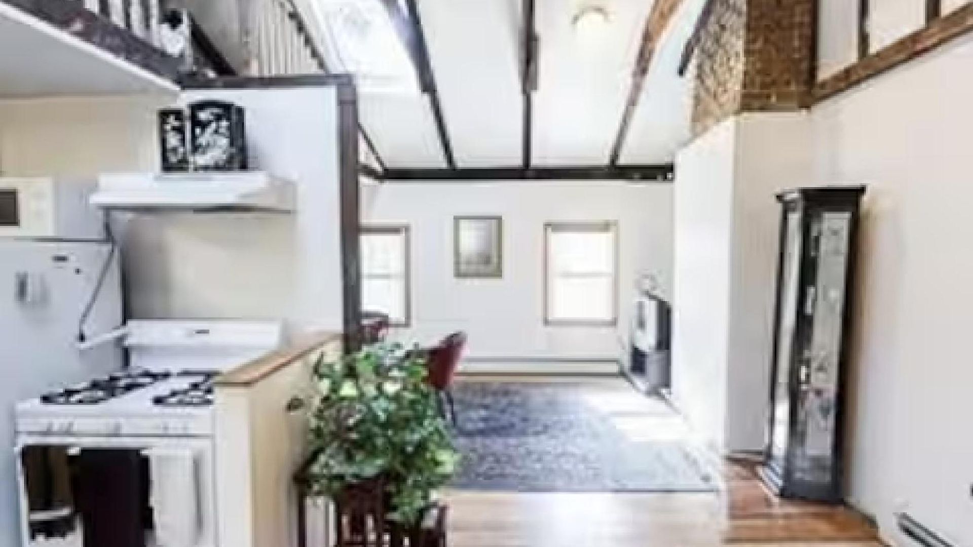 Apartment Skylighted Two Br In Multicultural Neighborhood, 25 Minutes To Manhattan New York
