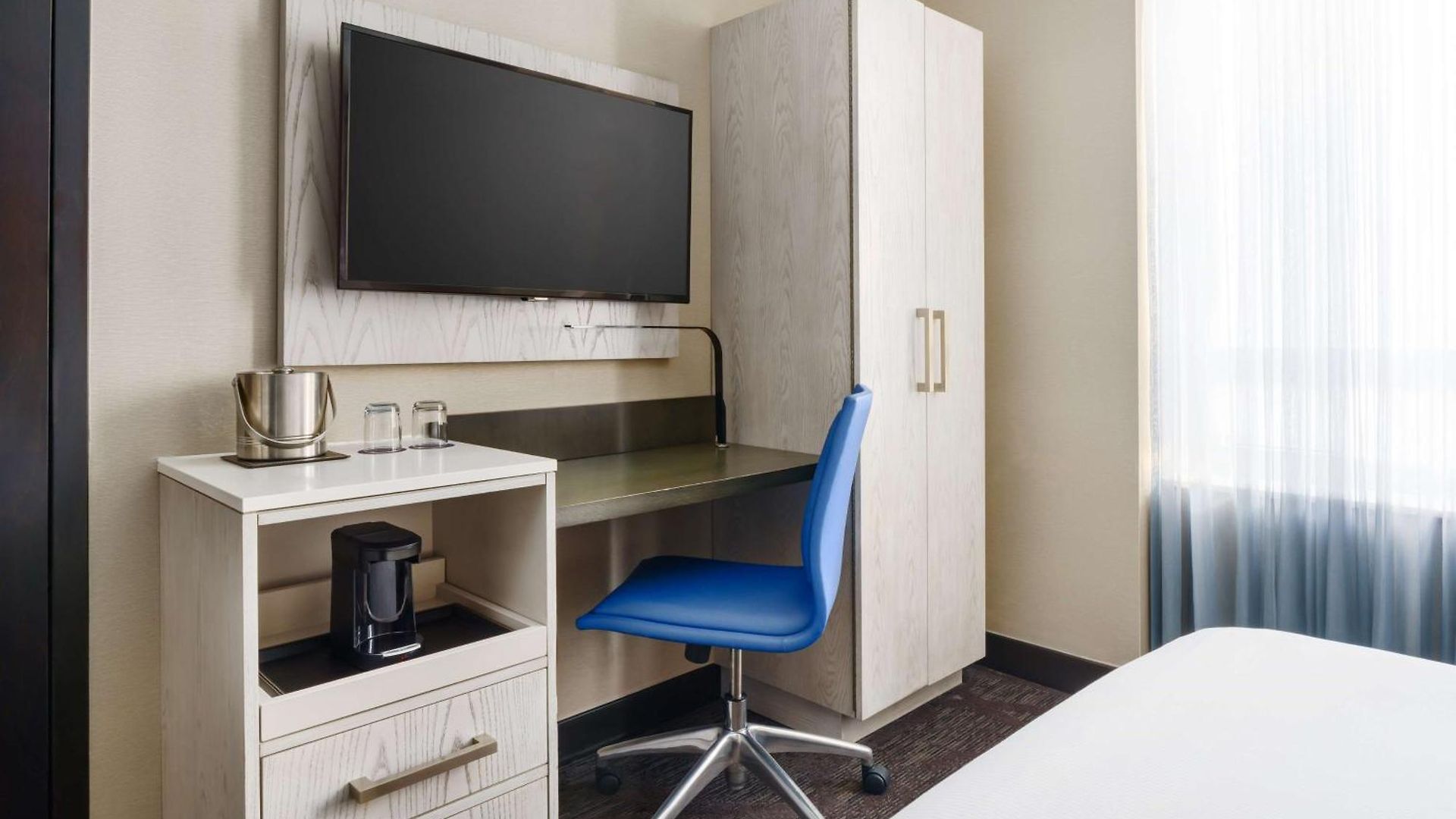 Doubletree By Hilton New York Times Square West 4*