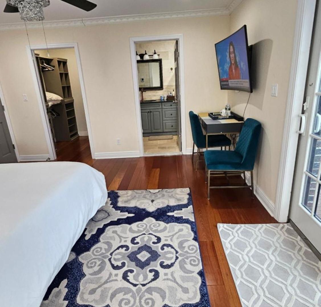 Luxury Hotel-style In Queens, *