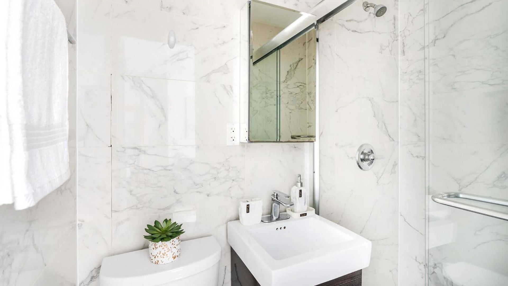 69-5b I Stylish Lower East Side 1br Brand New