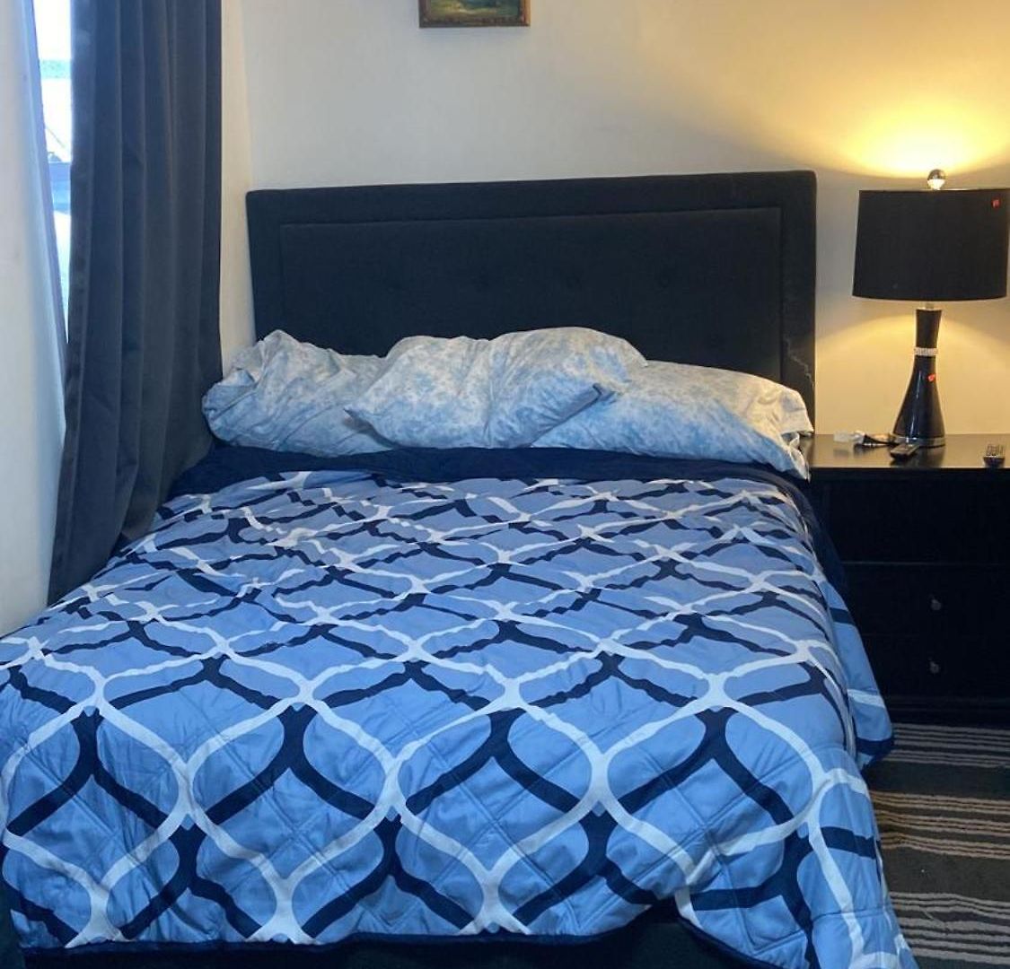 Cozzy With Private Entrance And Drive Way