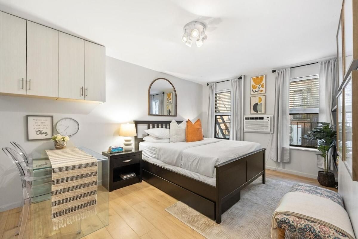 Apartment Near Restaurants Broadway And Shopping New York