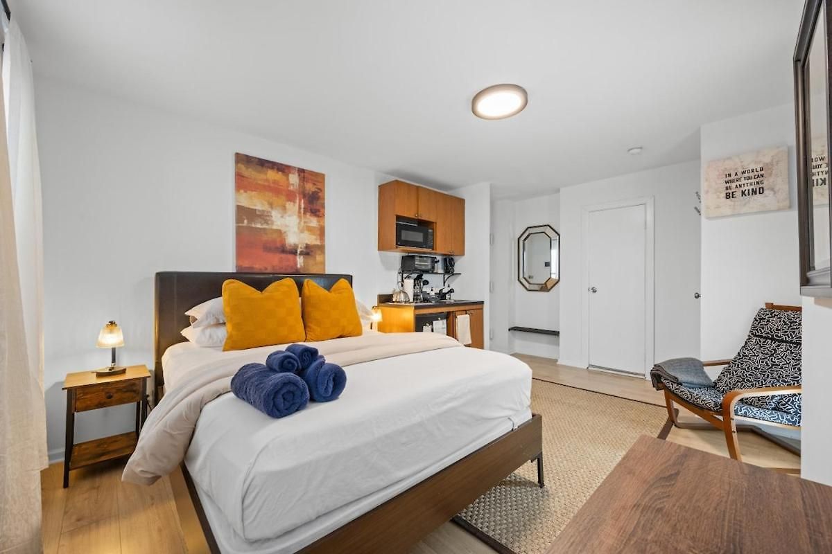 Great Location In Times Square Near Subway New York
