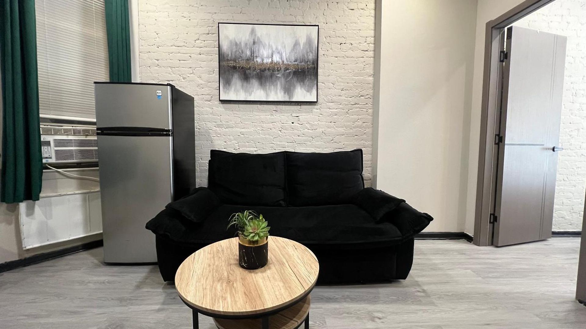 The Midtown Marquis Apartment *