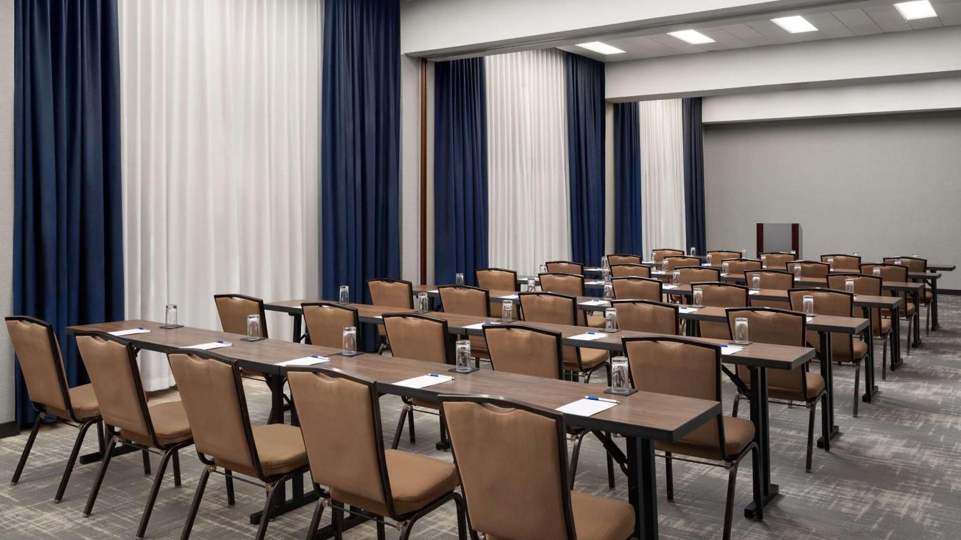 Millennium Hilton One Un Plaza 4*