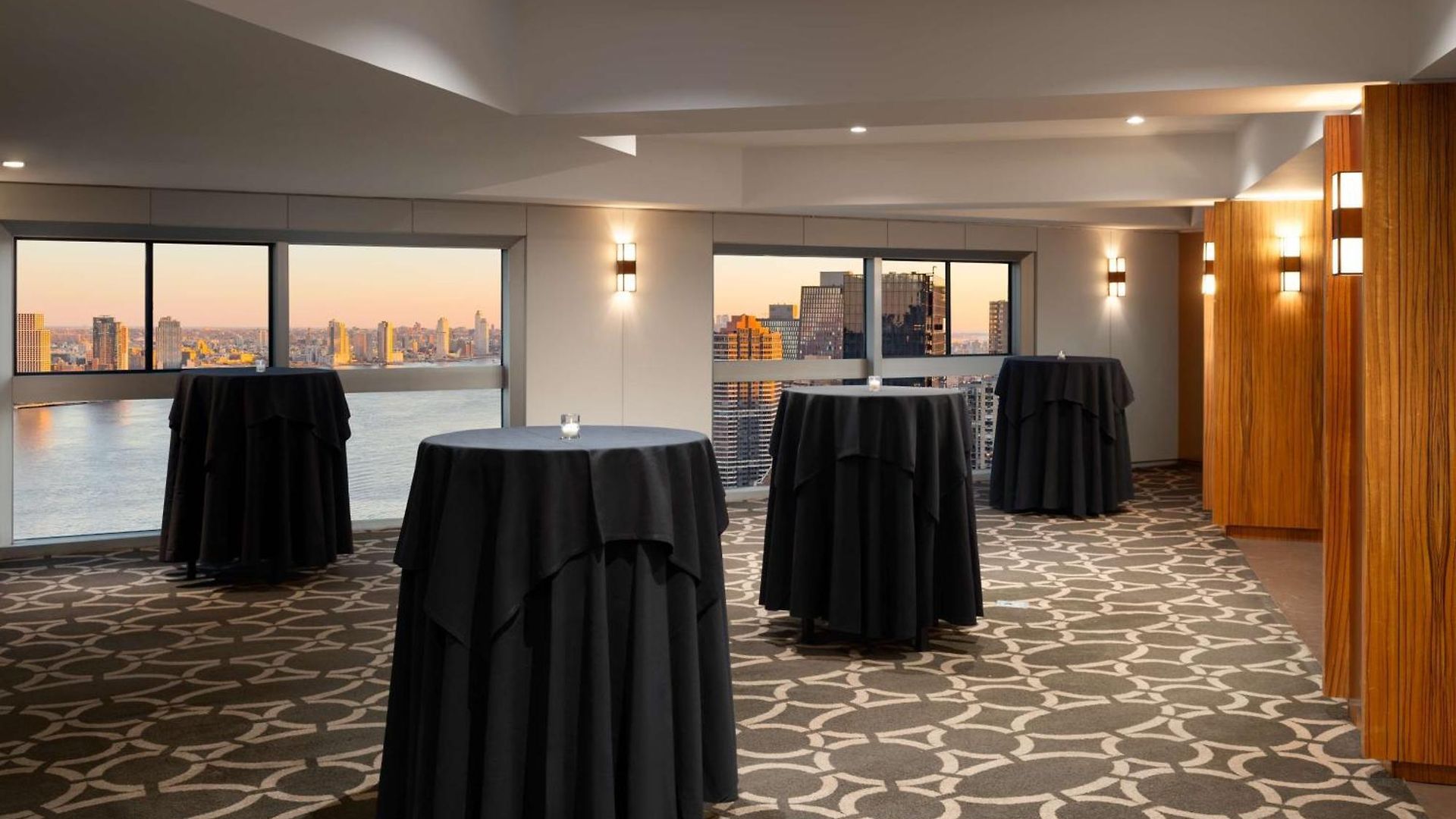 Hotel Millennium Hilton One Un Plaza 4*