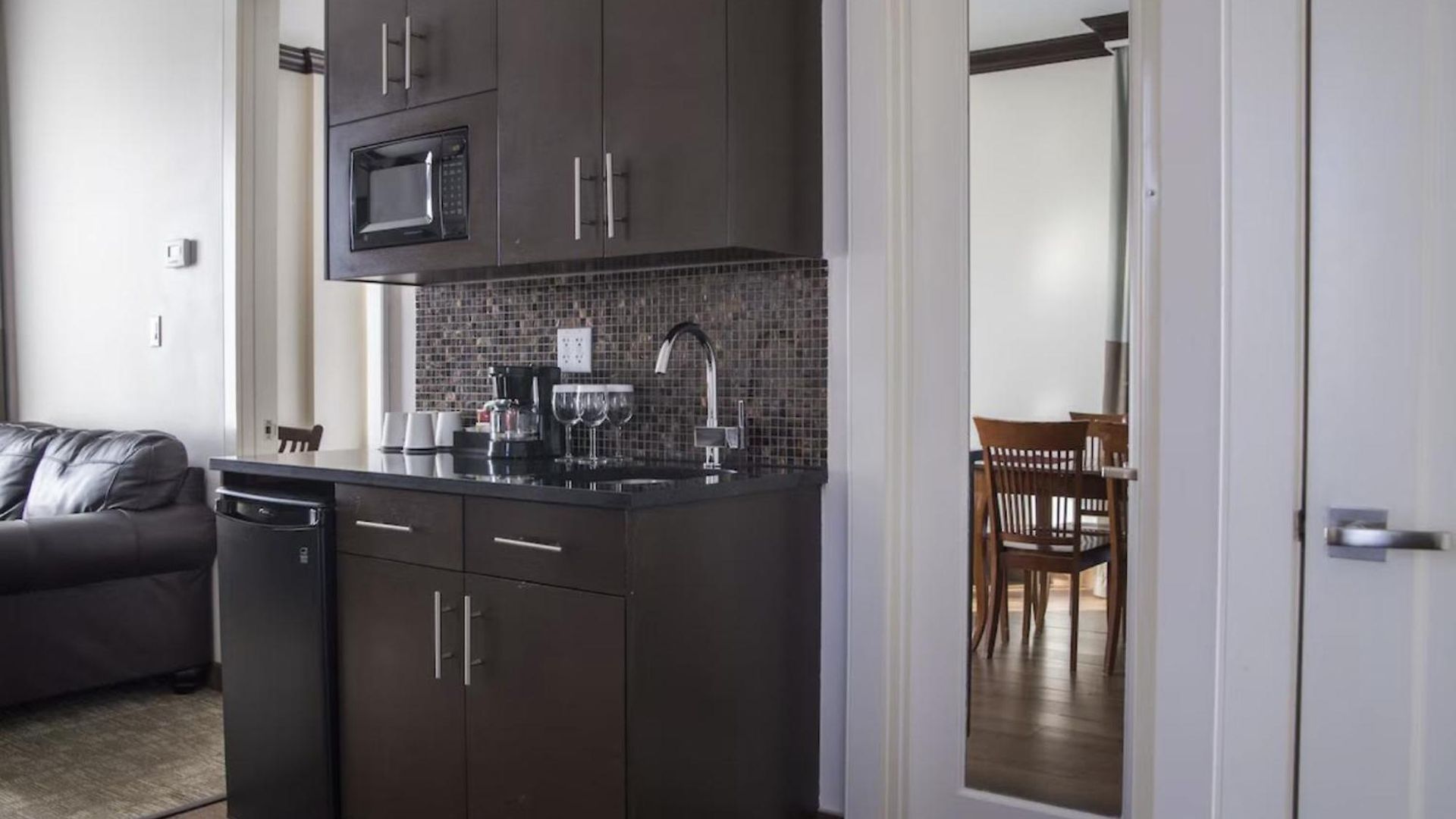 Hotel Aura Brooklyn