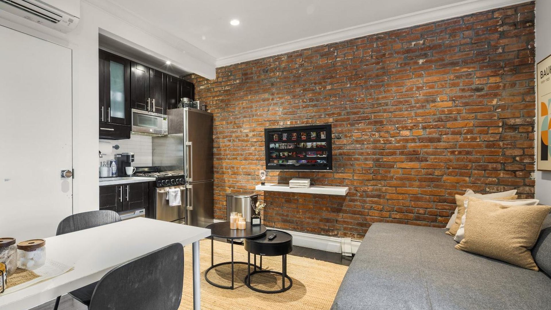 Rustic Nyc In Trendy Hudson Yard Apartment New York