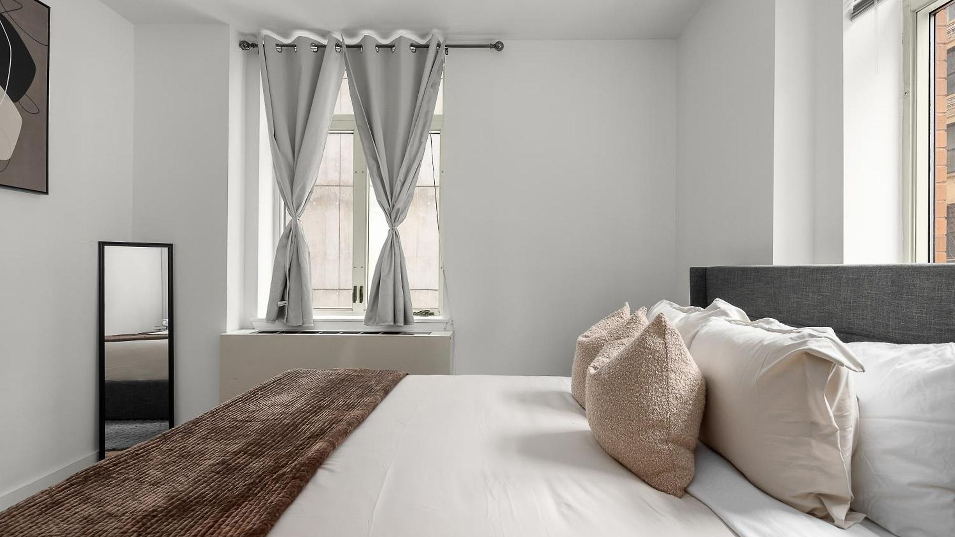 Apartment Modern 2br Steps From New York's Iconic Broadway