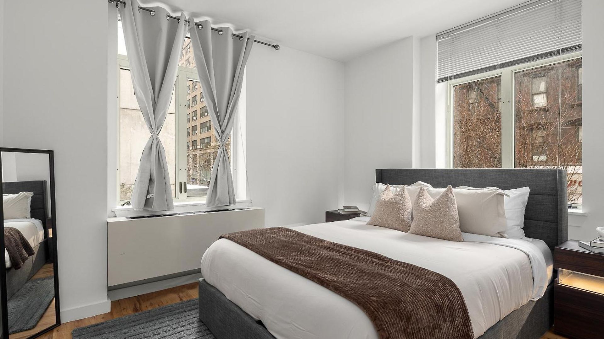 Modern 2br Steps From New York's Iconic Broadway