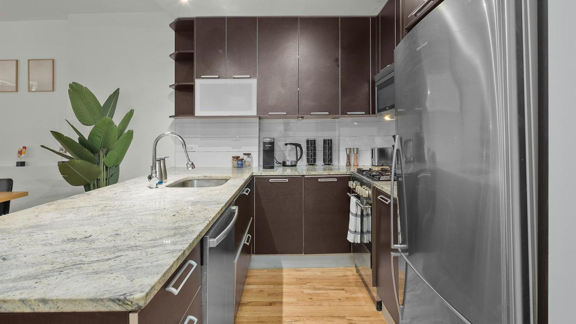 Apartment Modern 2br Steps From New York's Iconic Broadway *
