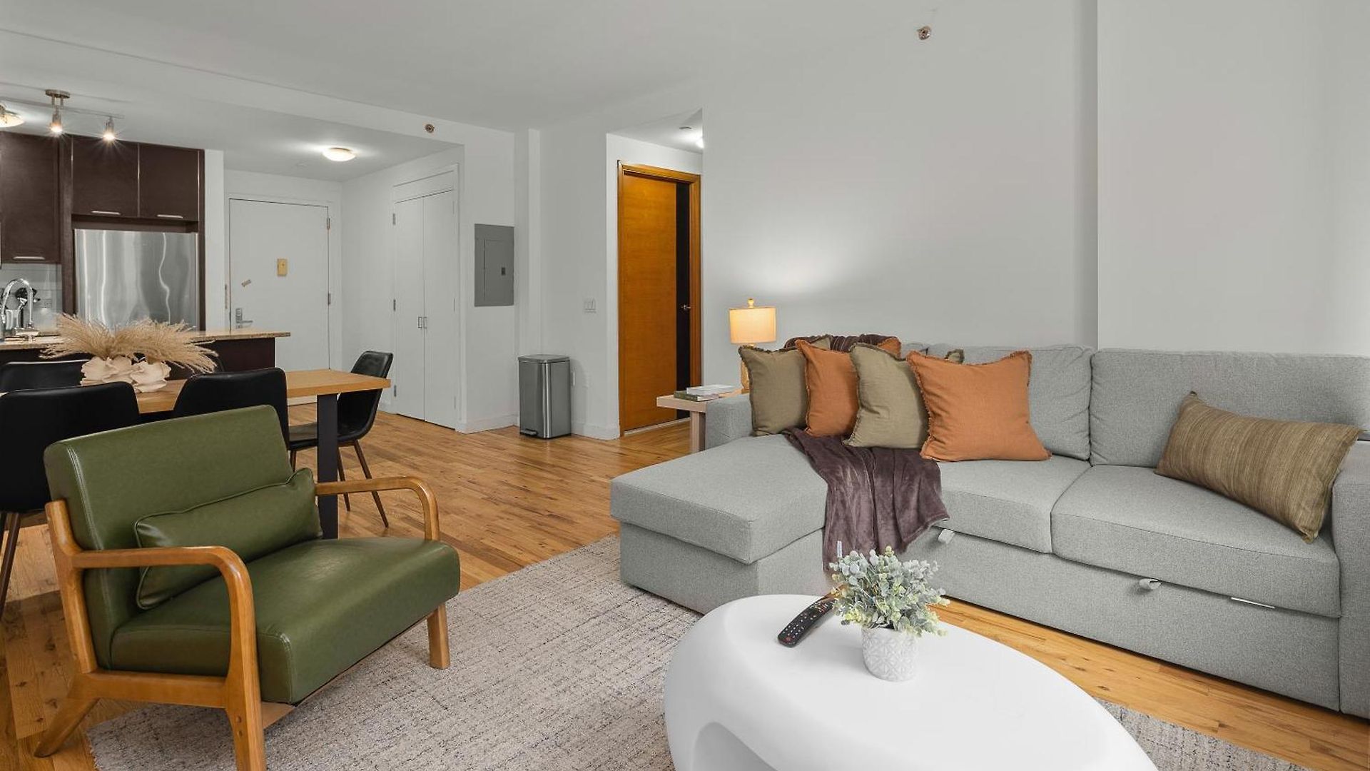 Modern 2br Steps From New York's Iconic Broadway *