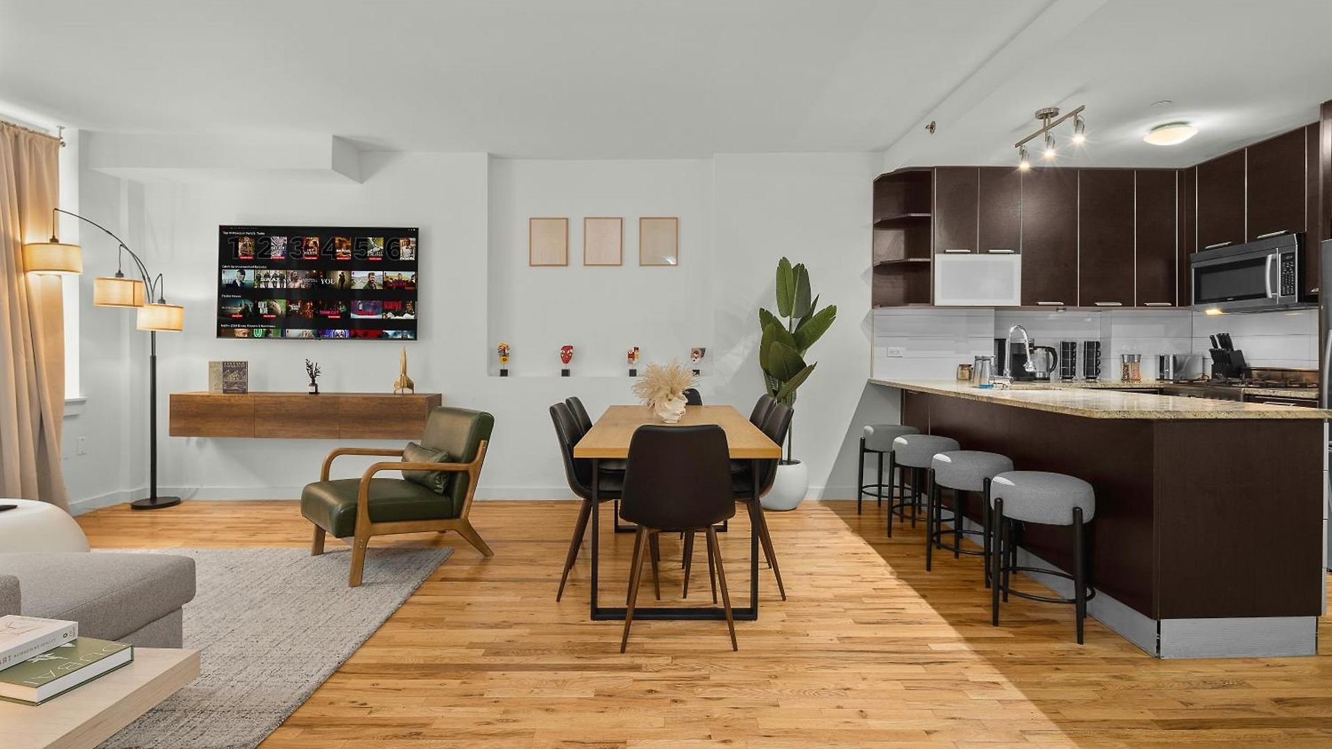 Modern 2br Steps From New York's Iconic Broadway New York