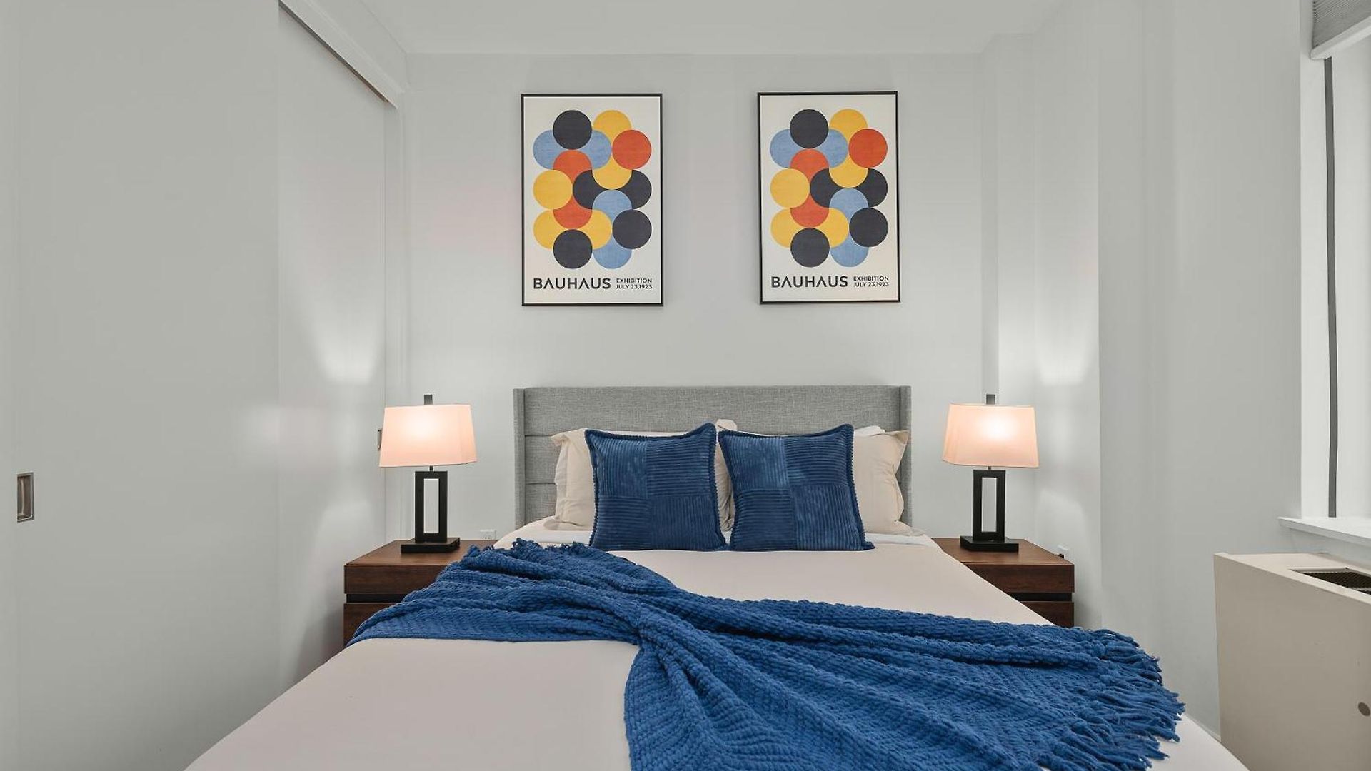 Modern 2br Steps From New York's Iconic Broadway