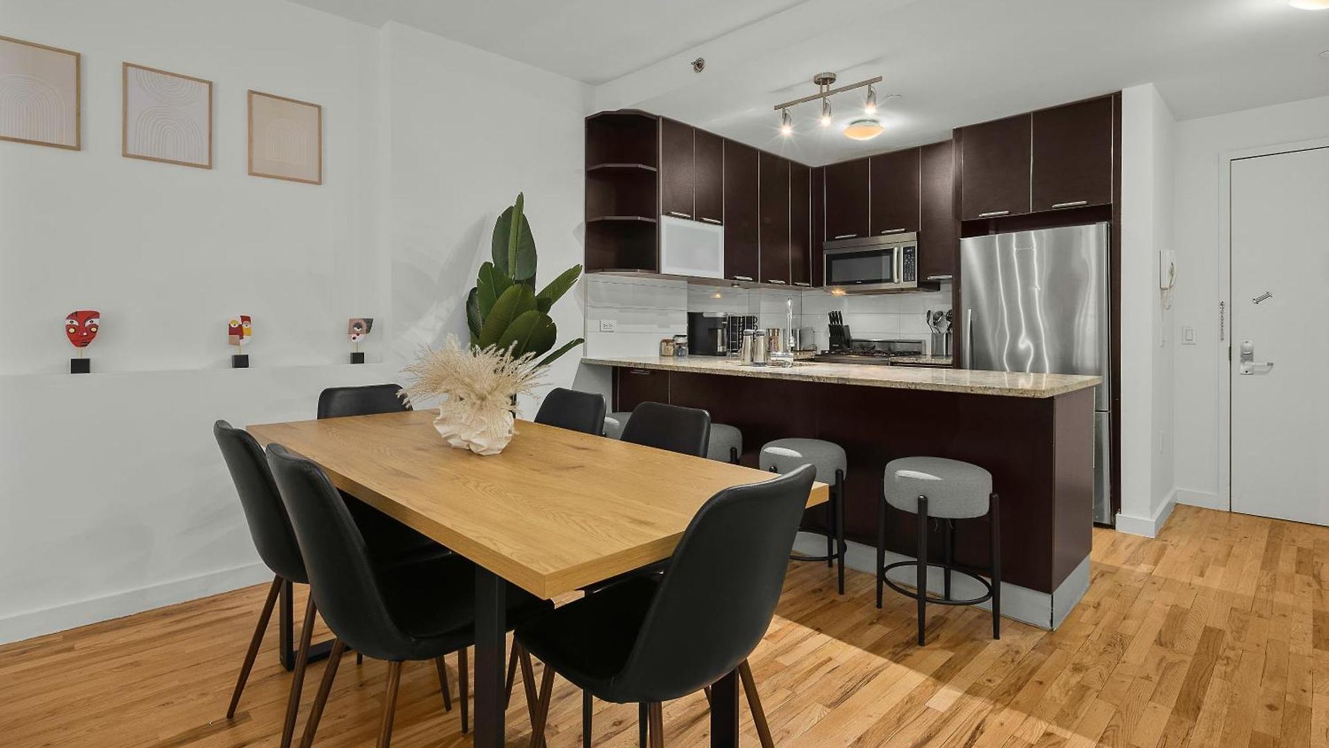 Modern 2br Steps From New York's Iconic Broadway Apartment