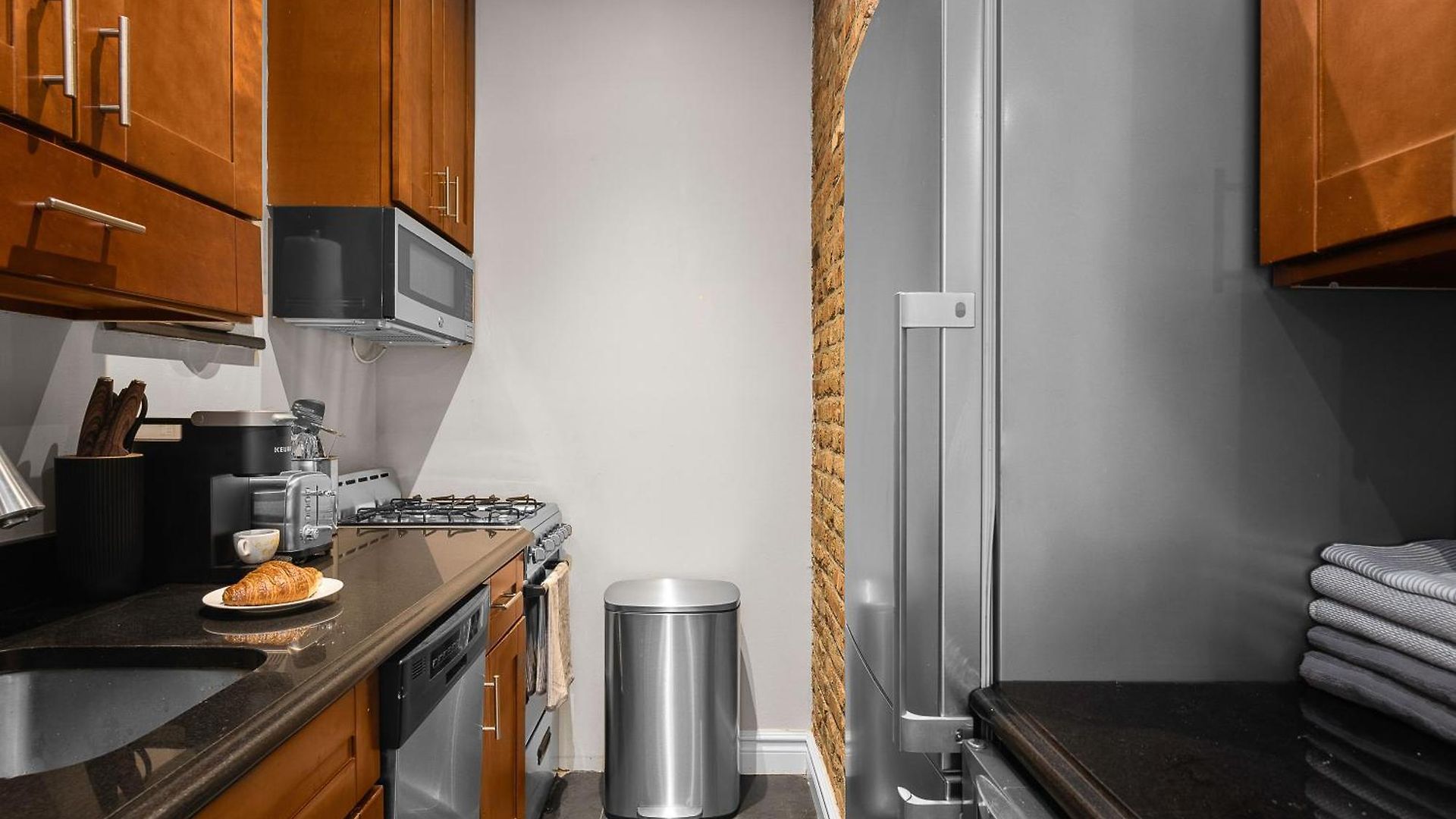 Spacious Midtown Retreat 2br Nyc Haven Near Landmarks *