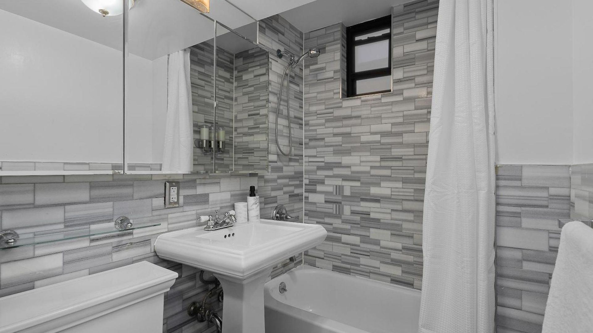 Spacious Midtown Retreat 2br Nyc Haven Near Landmarks