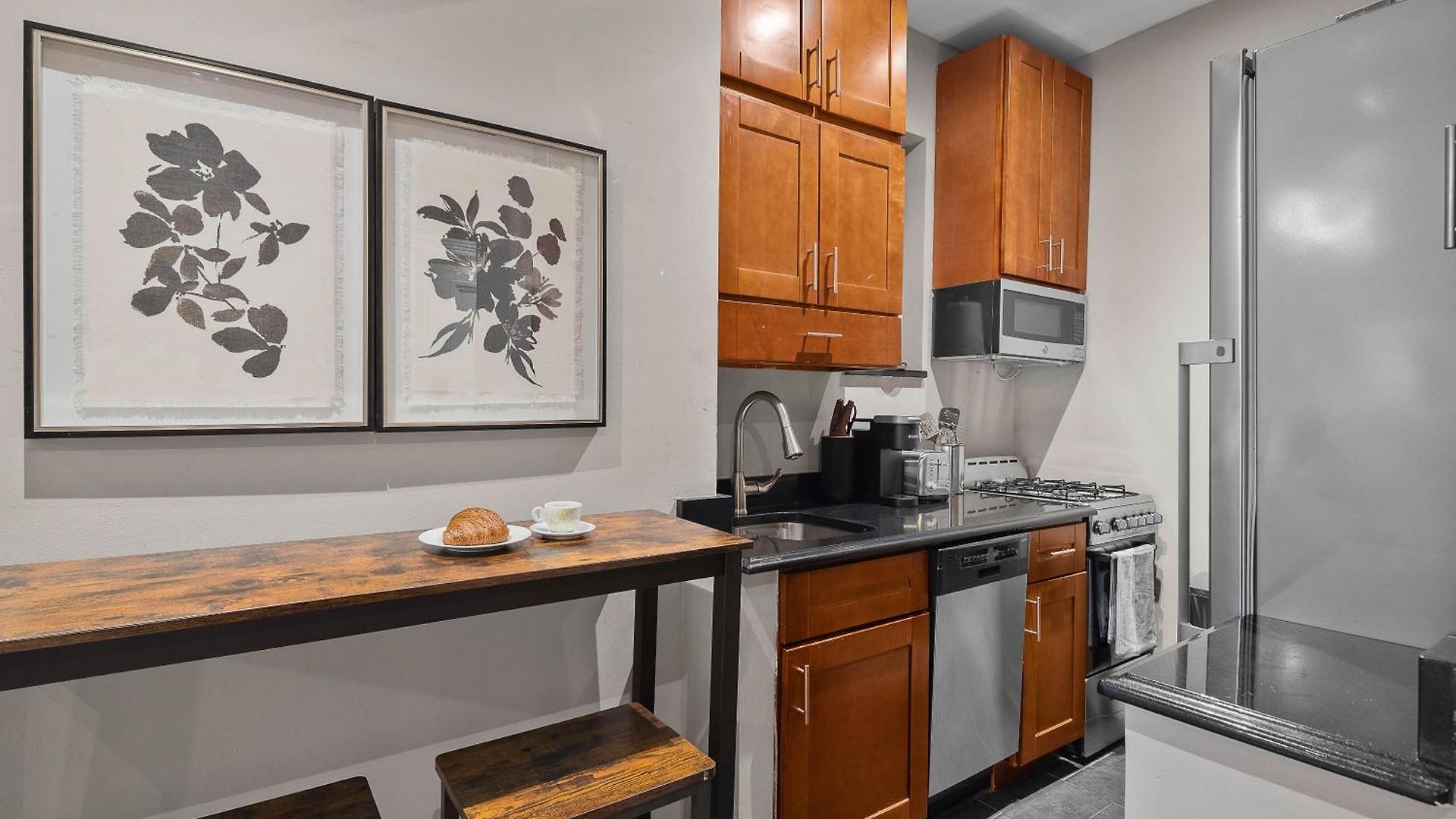 Apartment Spacious Midtown Retreat 2br Nyc Haven Near Landmarks *
