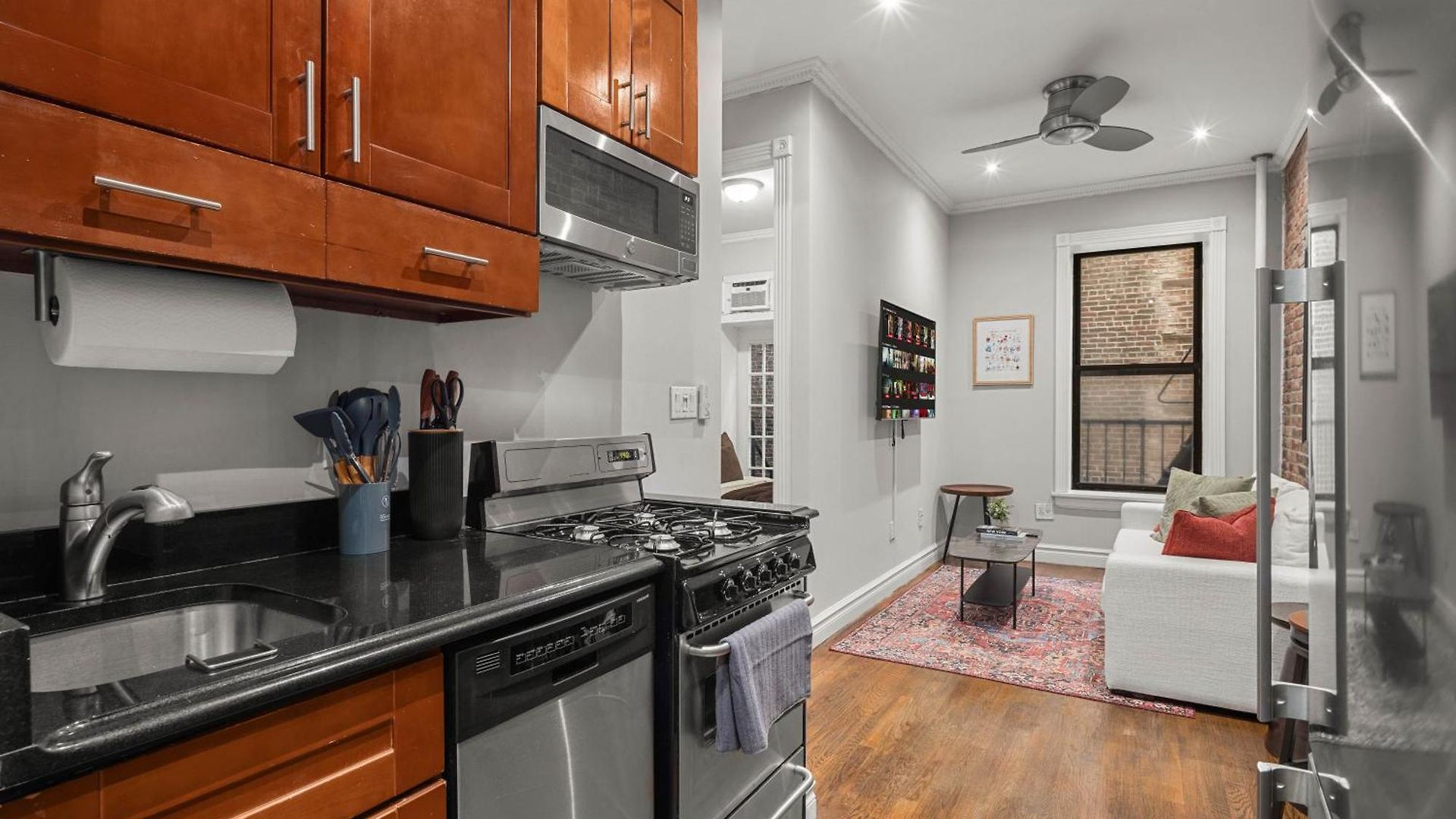 Stylish Escape Modern 2br On Street * New York