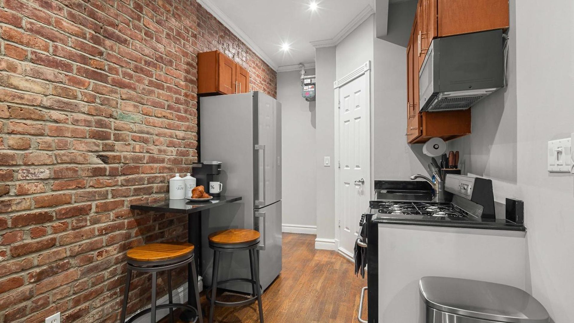 Stylish Escape Modern 2br On Street