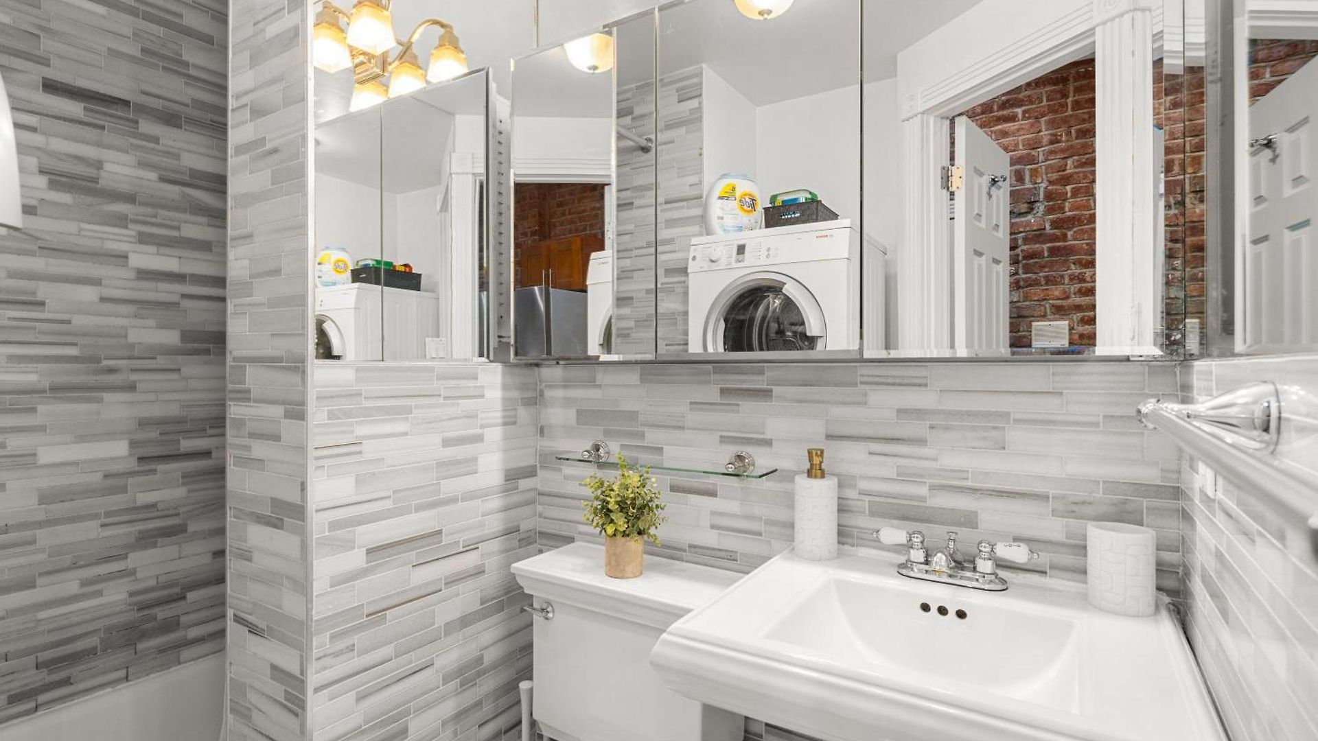 Apartment Stylish Escape Modern 2br On Street *