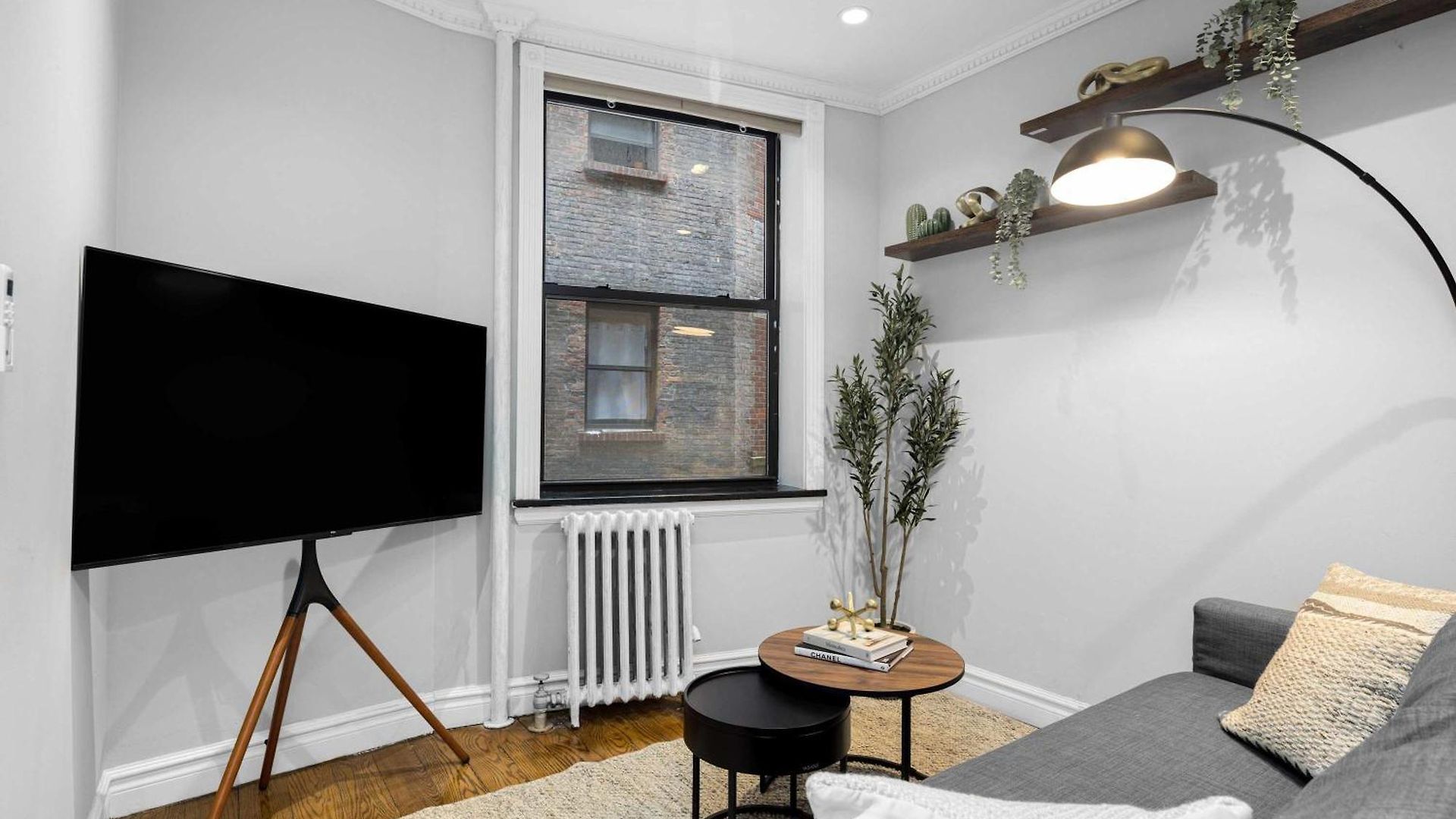 Modern Manhattan In Prime Spot